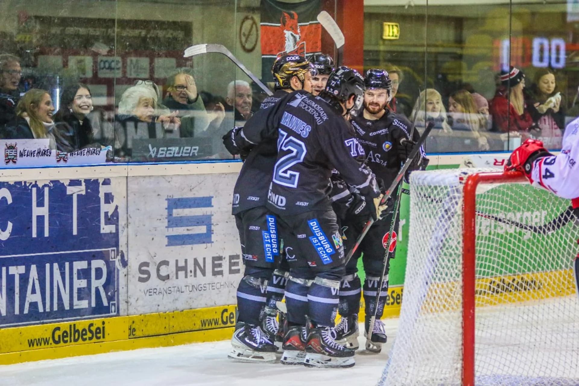 Eishockeyspieler der Füchse Duisburg